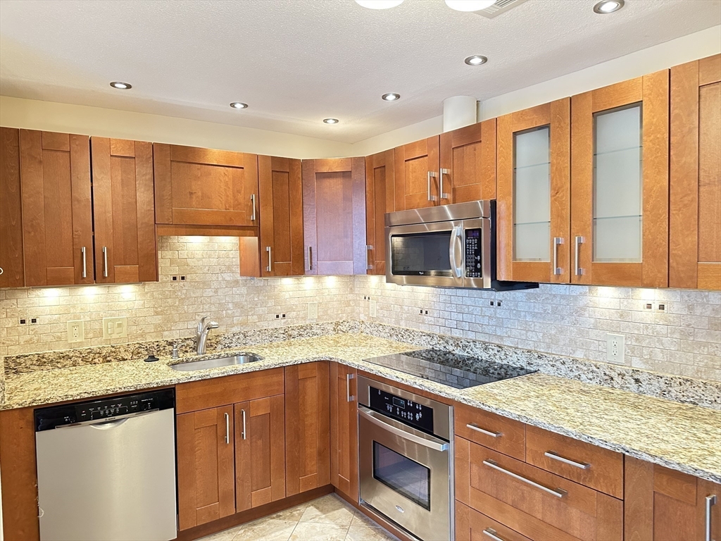 1006 Paradise Road, Unit PHN Swampscott, MA 01907 - Photo 8 of 35