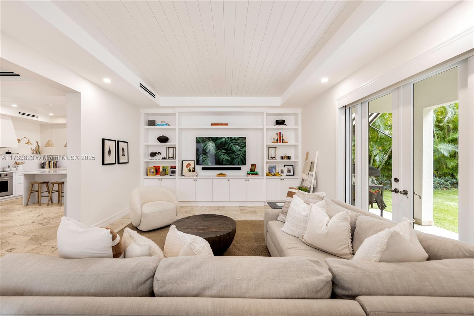 7260 Erwin Road Miami, FL 33143 - Photo 4 of 32