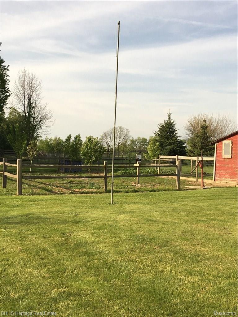 9700 Grant Road Fowlerville, MI 48836 - Photo 17 of 23 IMG_2121.JPG