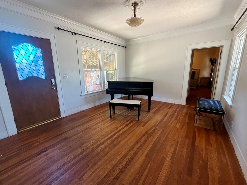 908 Cain Street Quanah, TX 79252 - Photo 9 of 15