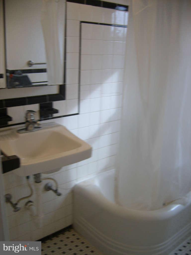 2820 1st Road North Arlington, VA 22201 - Photo 14 of 18 Interior (General)