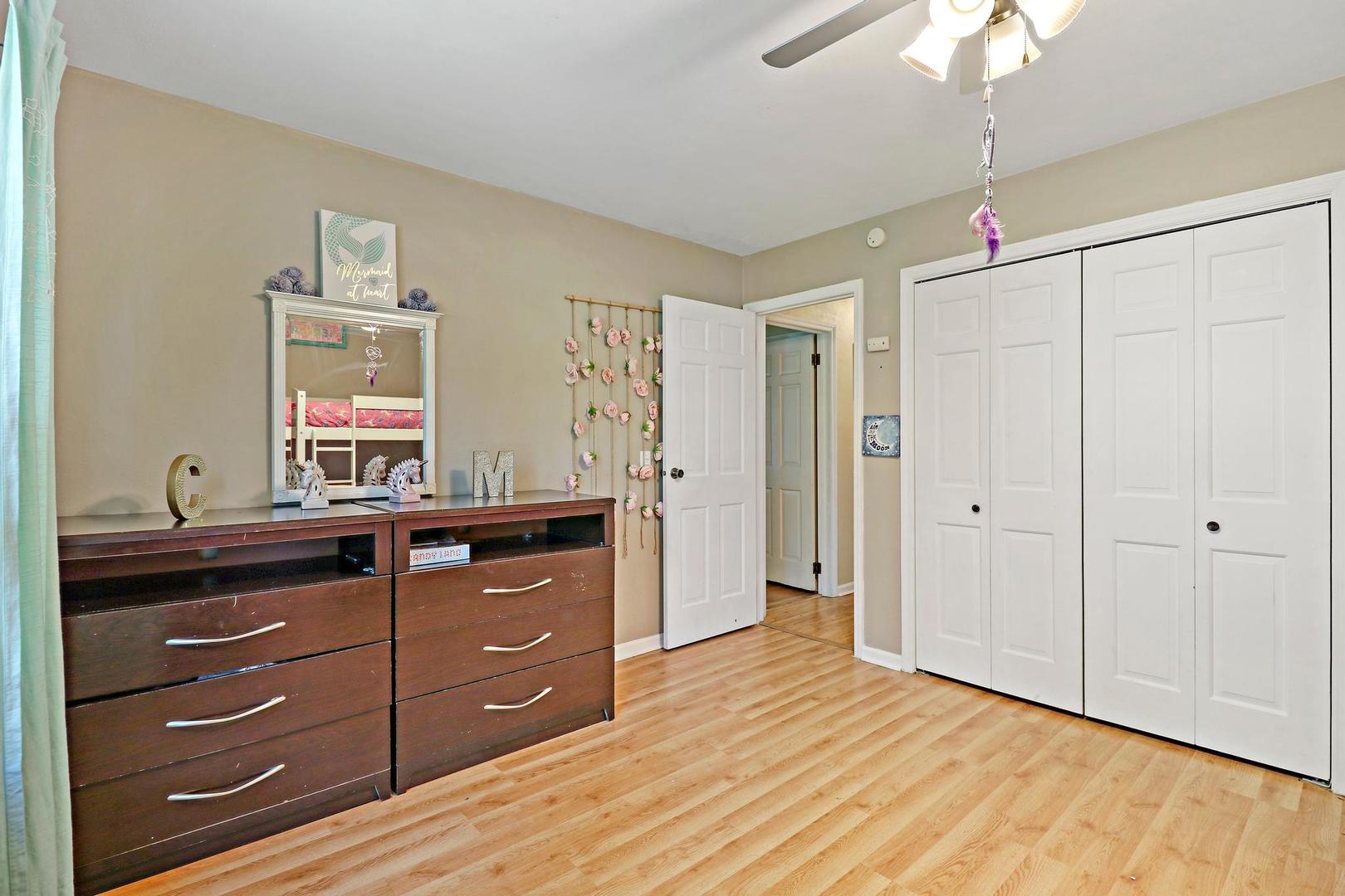 10254 West Beach Road Beach Park, IL 60099 - Photo 18 of 25 a room with a dresser and a dresser