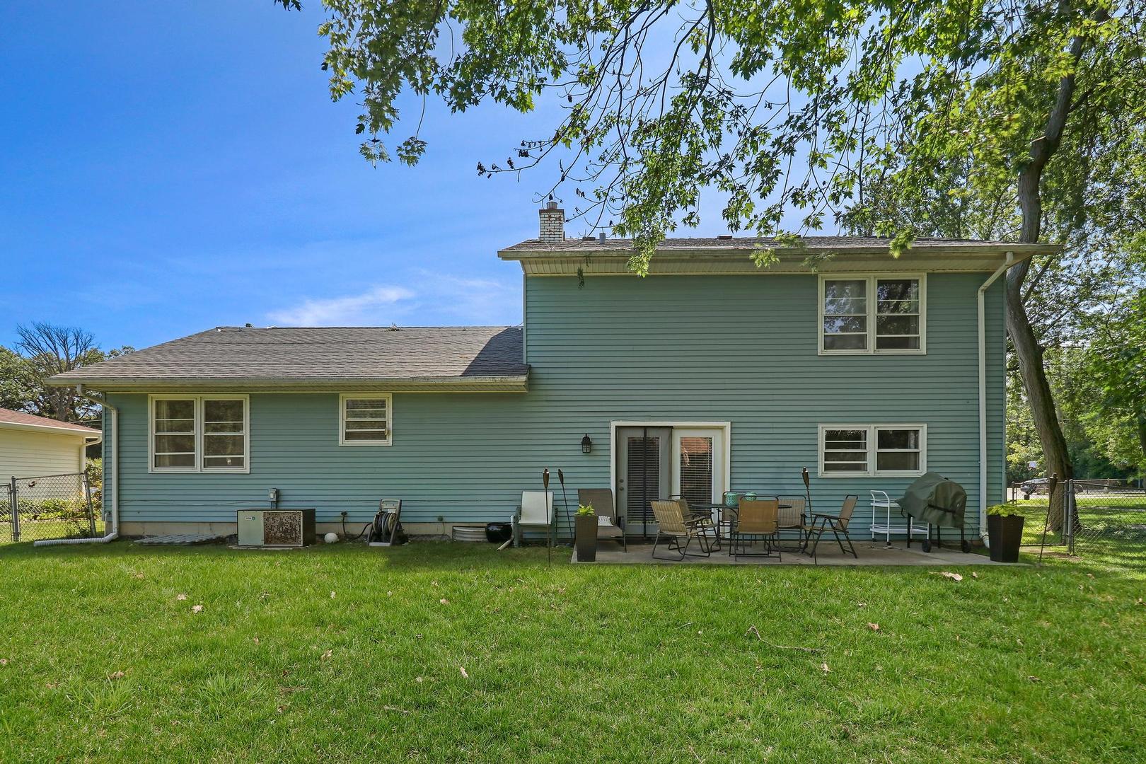 10254 West Beach Road Beach Park, IL 60099 - Photo 25 of 25 front view of a house with a yard