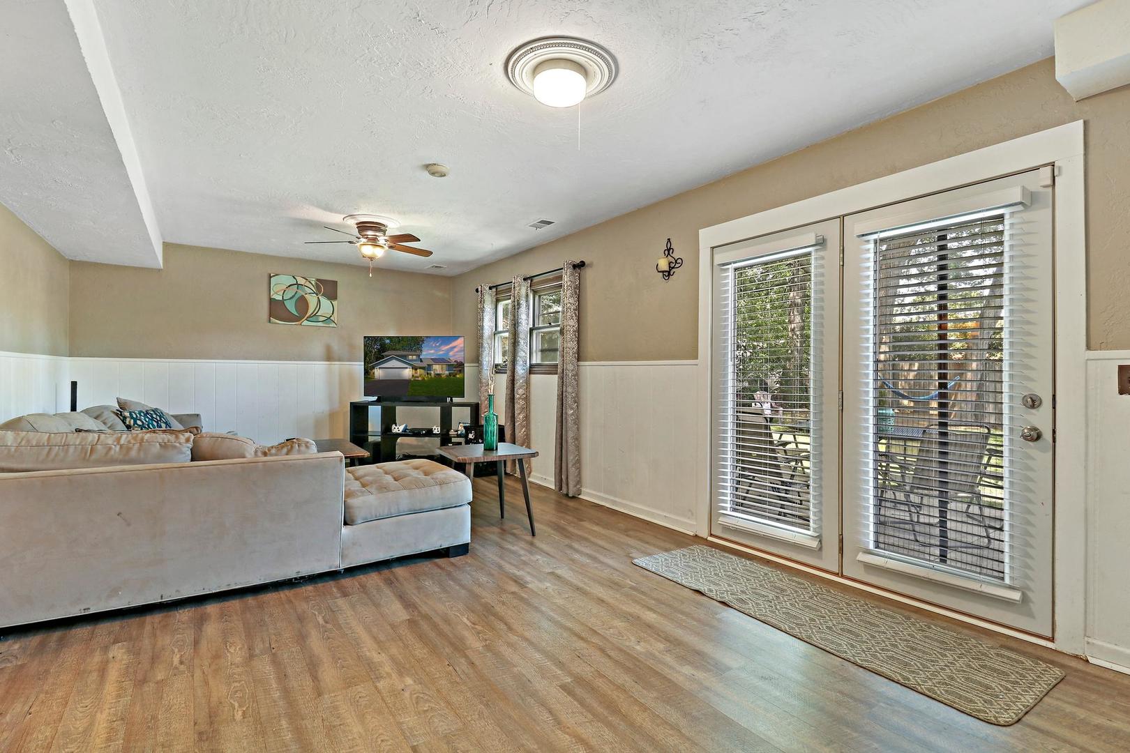 10254 West Beach Road Beach Park, IL 60099 - Photo 10 of 25 a living room with furniture and large window