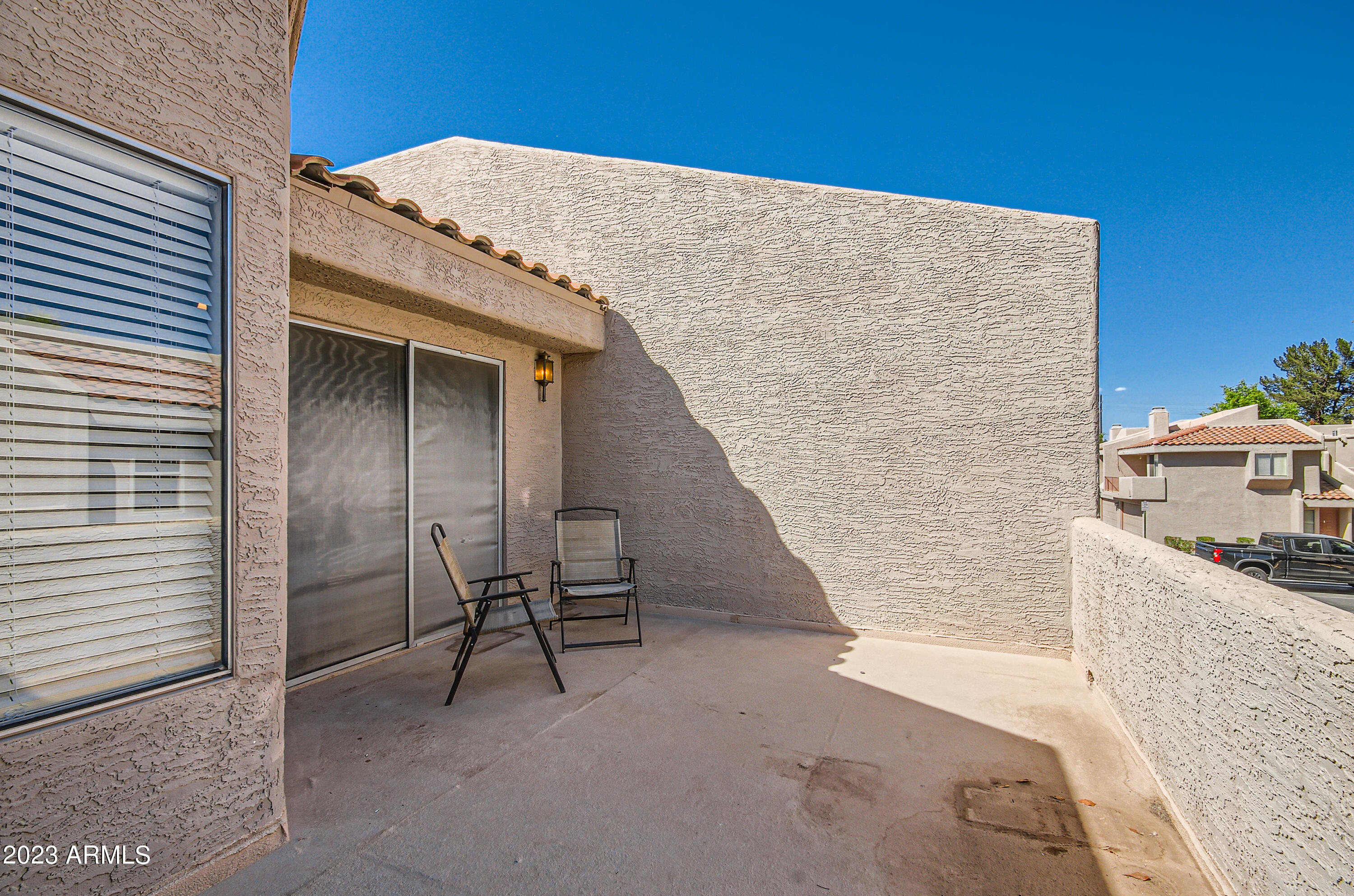 2834 South Ext Road, Unit 2093 Mesa, AZ 85210 - Photo 13 of 17 a terrace with seating area