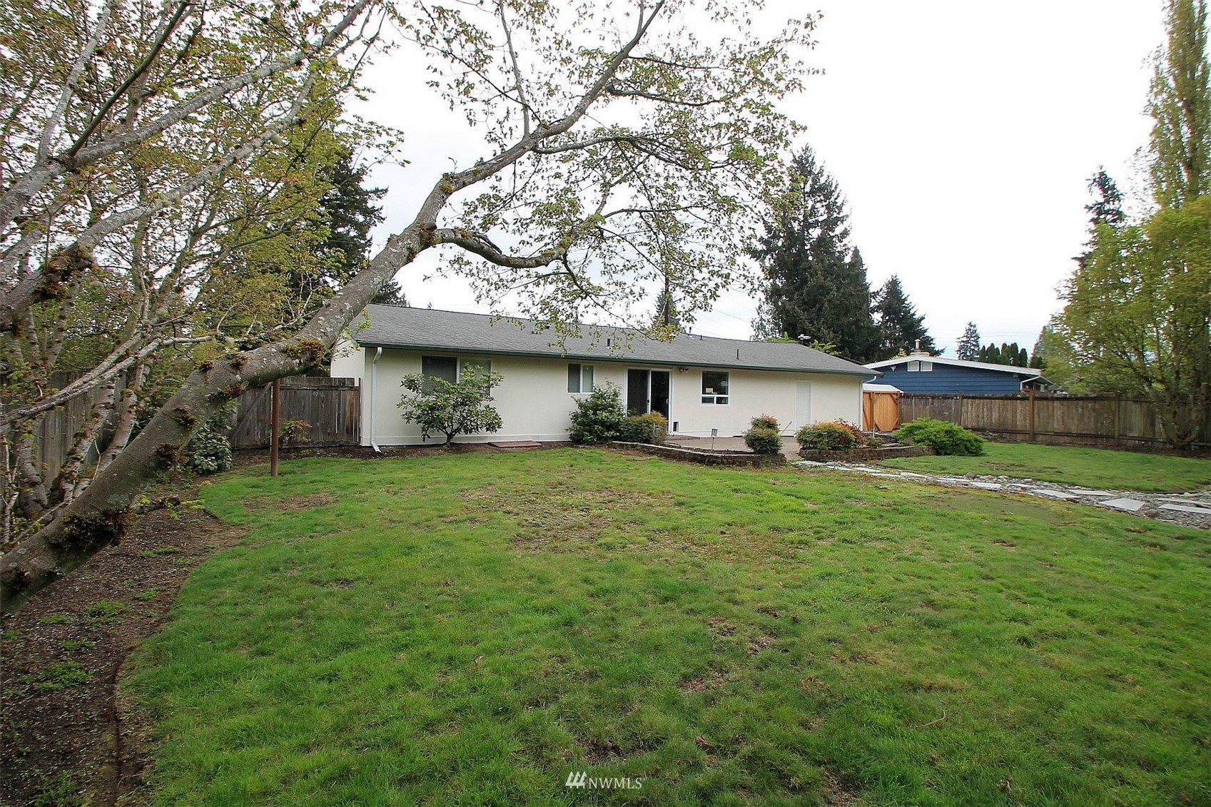 19504 Winesap Lane Bothell, WA 98012 - Photo 6 of 23 a front view of house with a garden