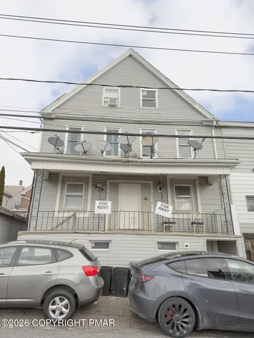 $1,325 | 441 Spruce Street, Hazleton, PA 18201