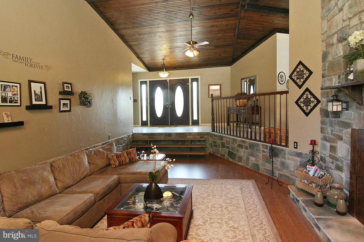 3832 Baker Road Westminster, MD 21157 - Photo 11 of 30 Living Room