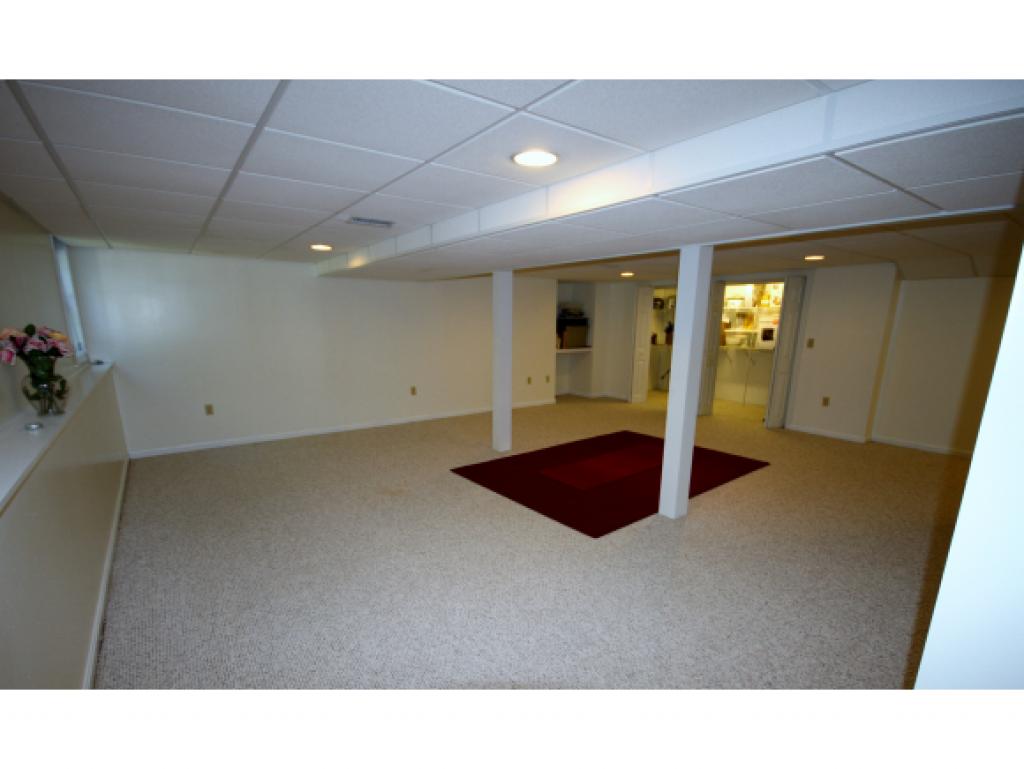 17 Hampstead Road Merrimack, NH 03054 - Photo 26 of 28