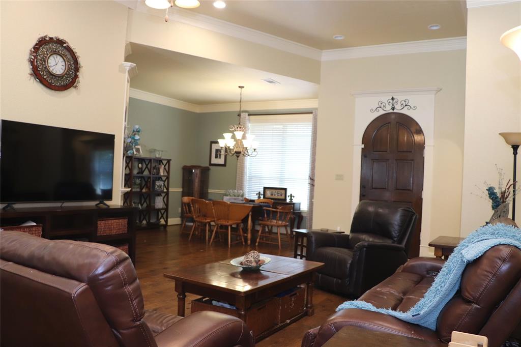 5614 Pleasant Ridge Road Dallas, TX 75236 - Photo 4 of 23 a living room with furniture a flat screen tv and kitchen view