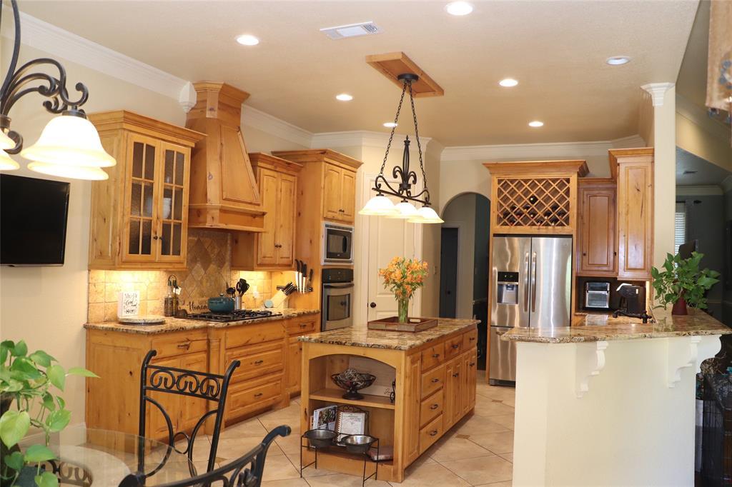 5614 Pleasant Ridge Road Dallas, TX 75236 - Photo 7 of 23 a view of living room with kitchen island stainless steel appliances furniture stove and cabinets