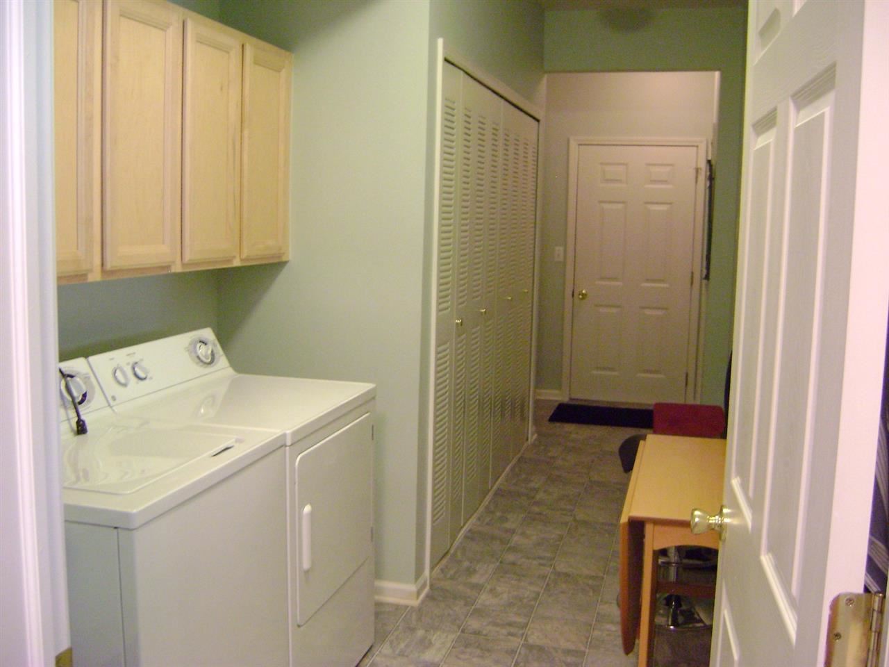 1696 Deepwood Circle Rochester, MI 48307 - Photo 14 of 14 31212740-13.JPG