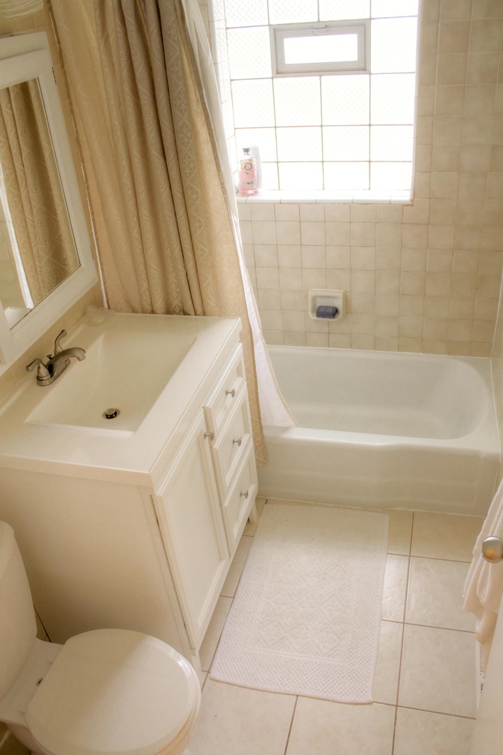 5917 108th Place Chicago Ridge, IL 60415 - Photo 16 of 34 a bathroom with a bathtub and window