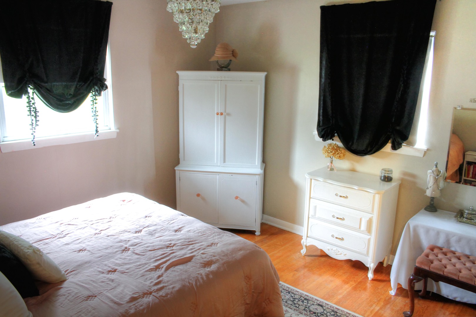 5917 108th Place Chicago Ridge, IL 60415 - Photo 17 of 34 a bedroom with a bed and a window