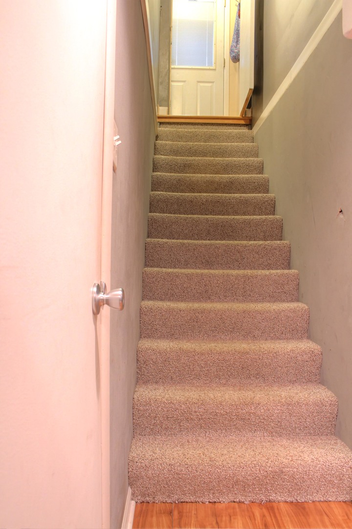 5917 108th Place Chicago Ridge, IL 60415 - Photo 22 of 34 a view of entryway