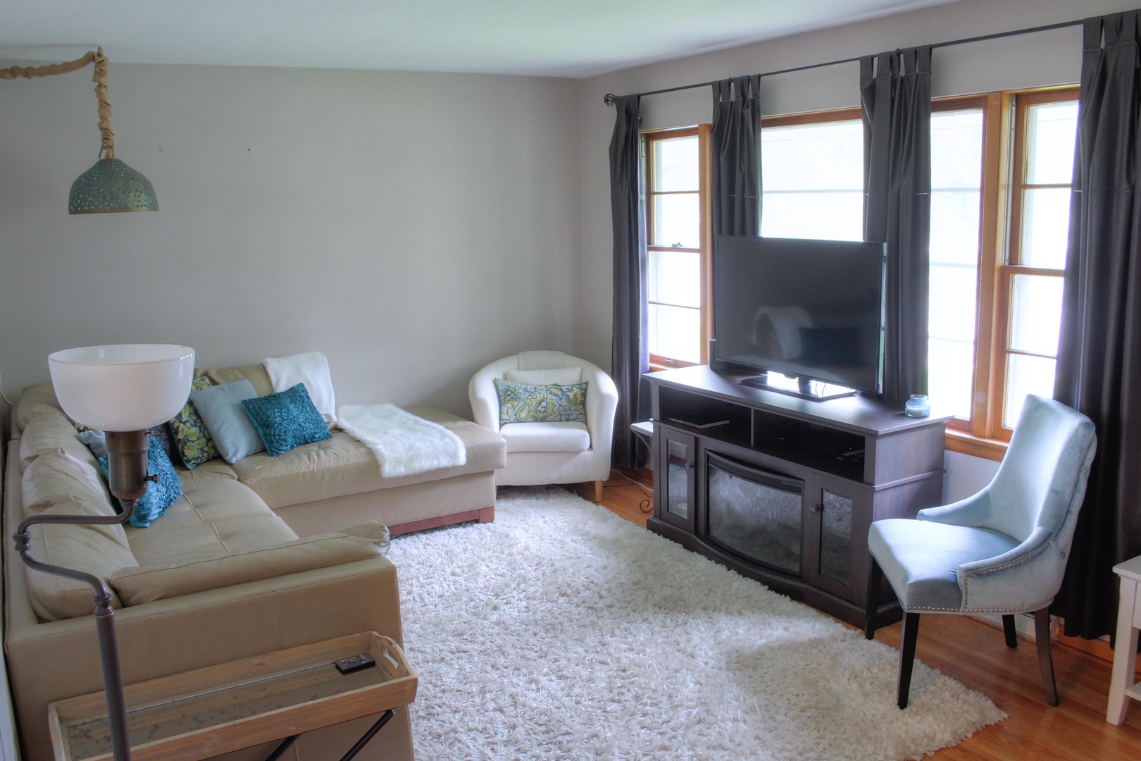 5917 108th Place Chicago Ridge, IL 60415 - Photo 5 of 34 a living room with furniture and a flat screen tv