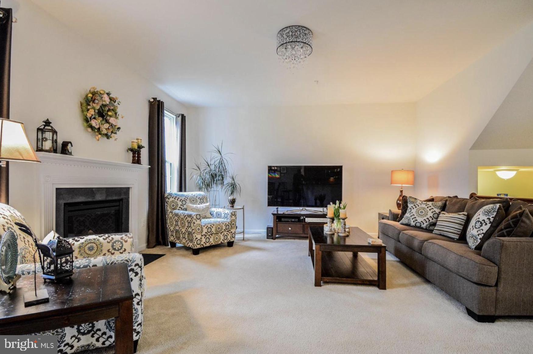 3321 Eagle Ridge Drive Woodbridge, VA 22191 - Photo 17 of 30 Inviting living space with cozy charm.