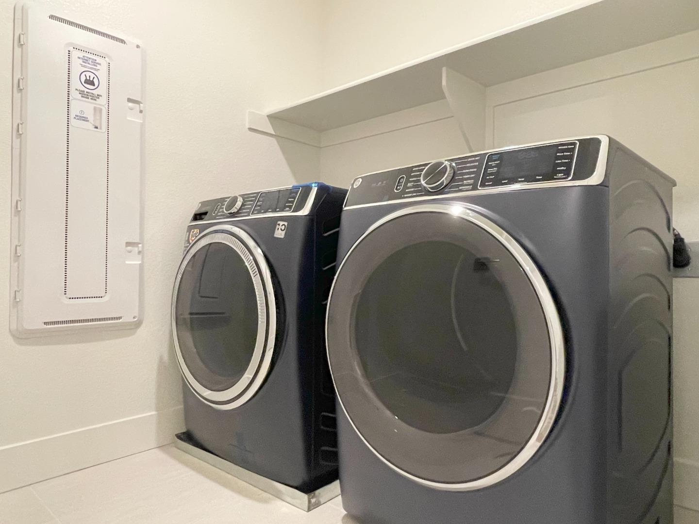 9600 Seawind Way Newark, CA 94560 - Photo 21 of 24 a utility room with dryer and washer