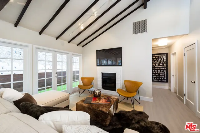 $1,349,000 | 3401 Camino De La Cumbre, Sherman Oaks, CA 91423