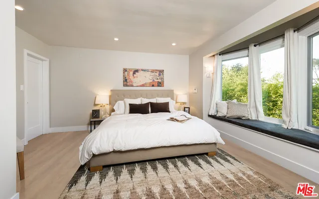 $1,349,000 | 3401 Camino De La Cumbre, Sherman Oaks, CA 91423