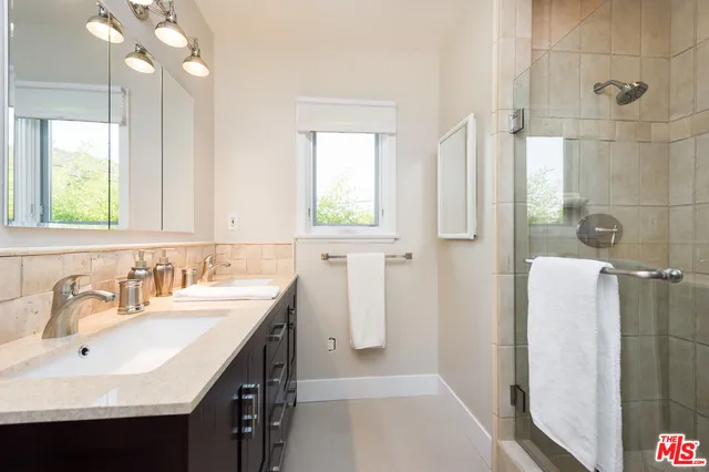 $1,349,000 | 3401 Camino De La Cumbre, Sherman Oaks, CA 91423