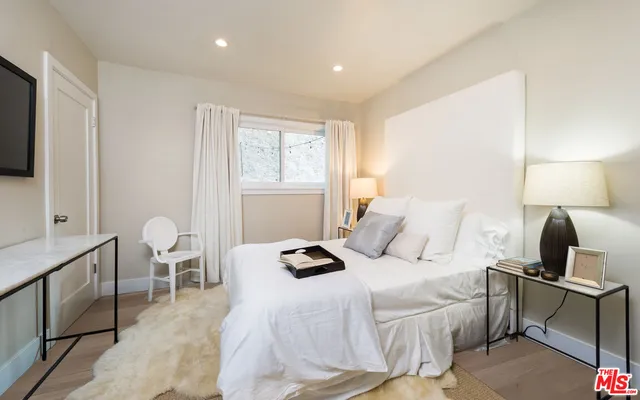 $1,349,000 | 3401 Camino De La Cumbre, Sherman Oaks, CA 91423