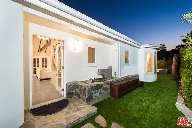 $1,349,000 | 3401 Camino De La Cumbre, Sherman Oaks, CA 91423