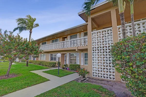 $179,900 | 1130 Mahogany Way, Unit 203, Delray Beach, FL 33445