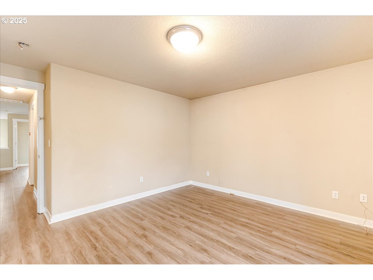 521 Northeast Suttle Street Portland, OR 97211 - Photo 28 of 40