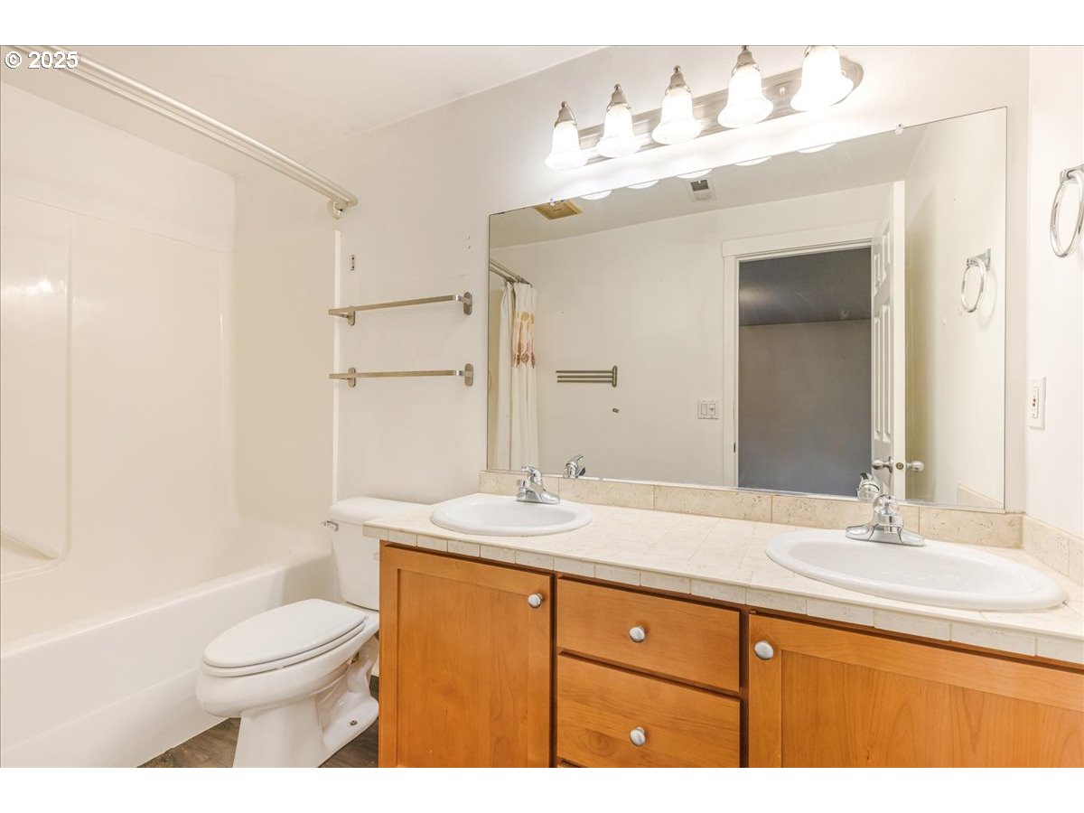 521 Northeast Suttle Street Portland, OR 97211 - Photo 29 of 40