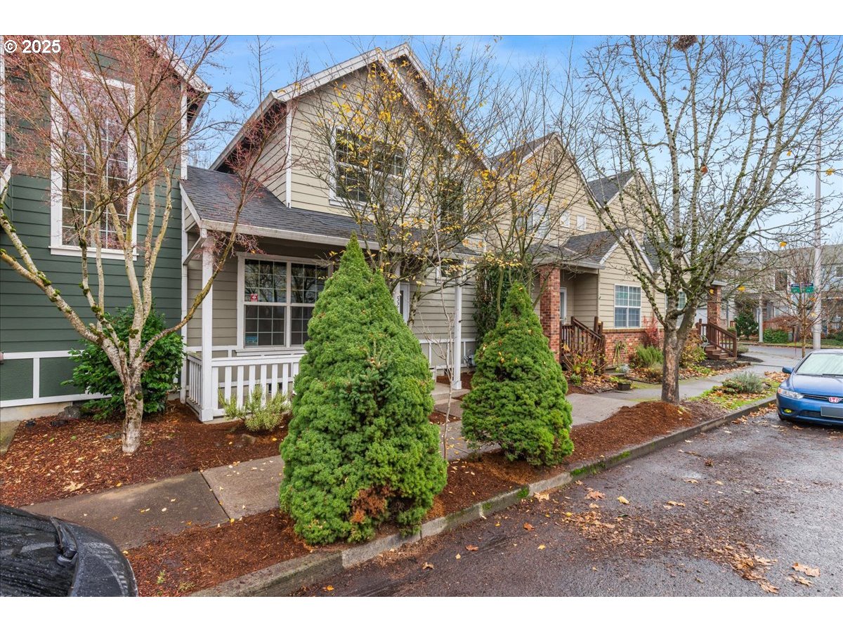 521 Northeast Suttle Street Portland, OR 97211 - Photo 3 of 40