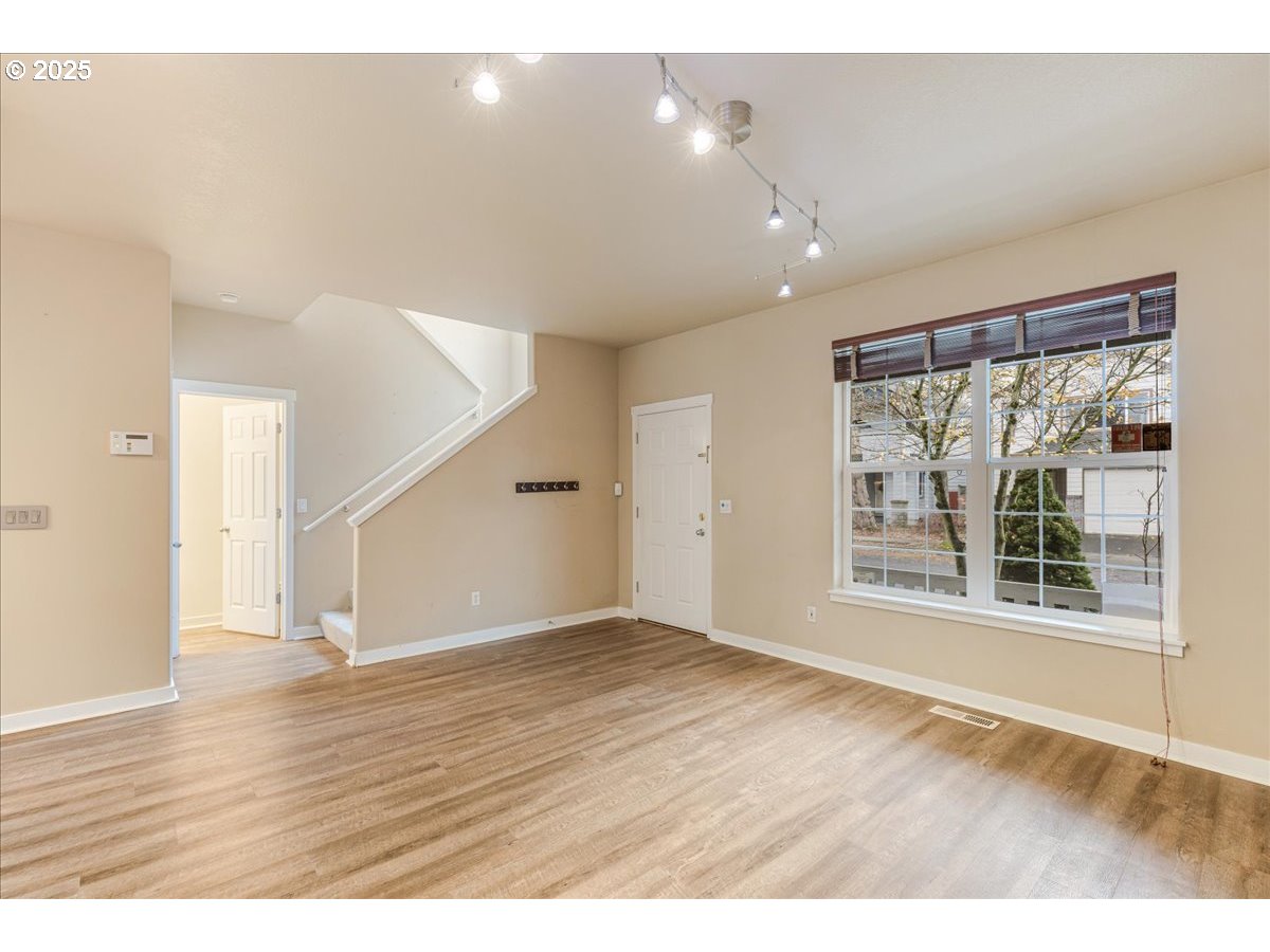 521 Northeast Suttle Street Portland, OR 97211 - Photo 7 of 40