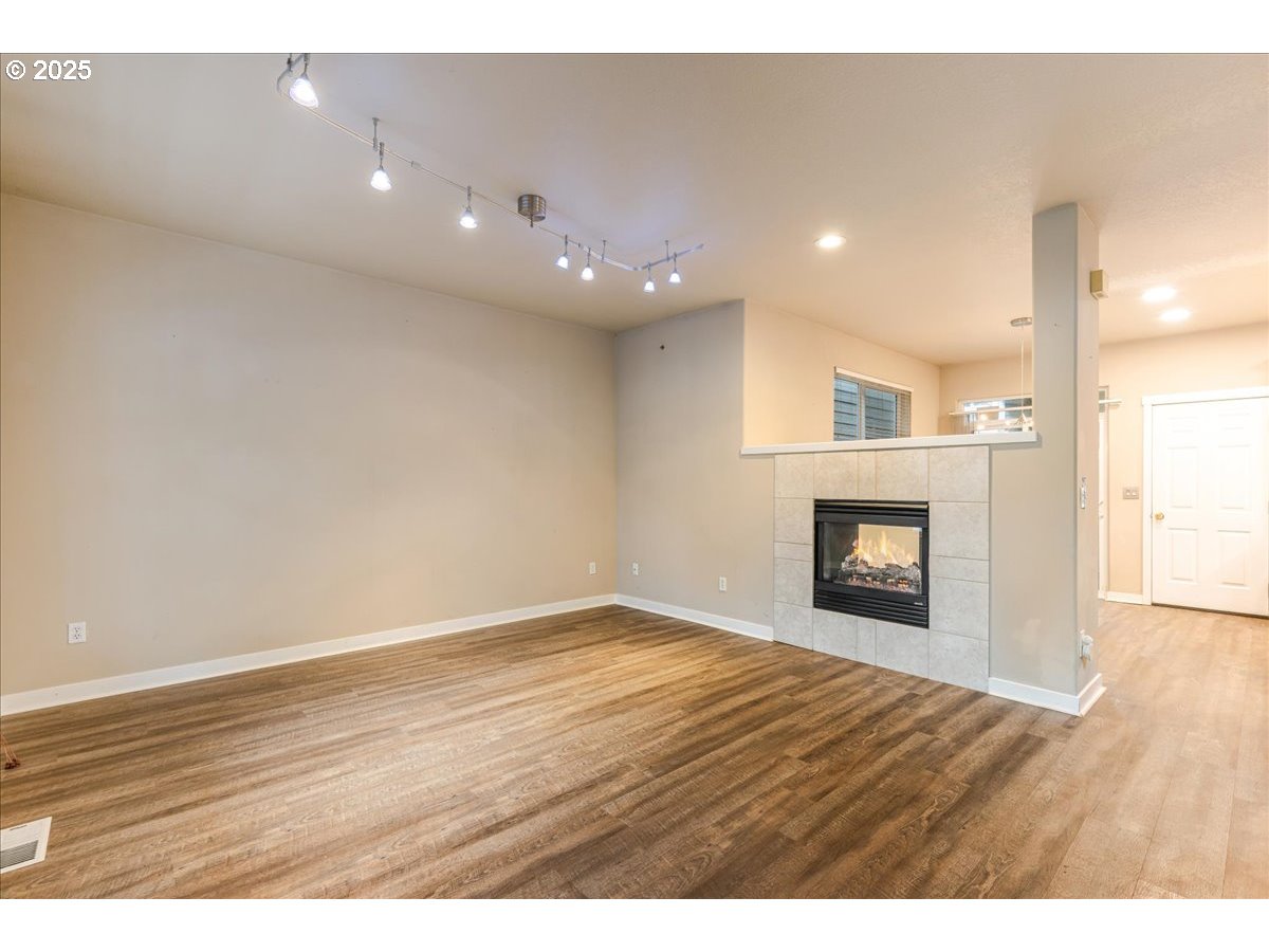 521 Northeast Suttle Street Portland, OR 97211 - Photo 10 of 40