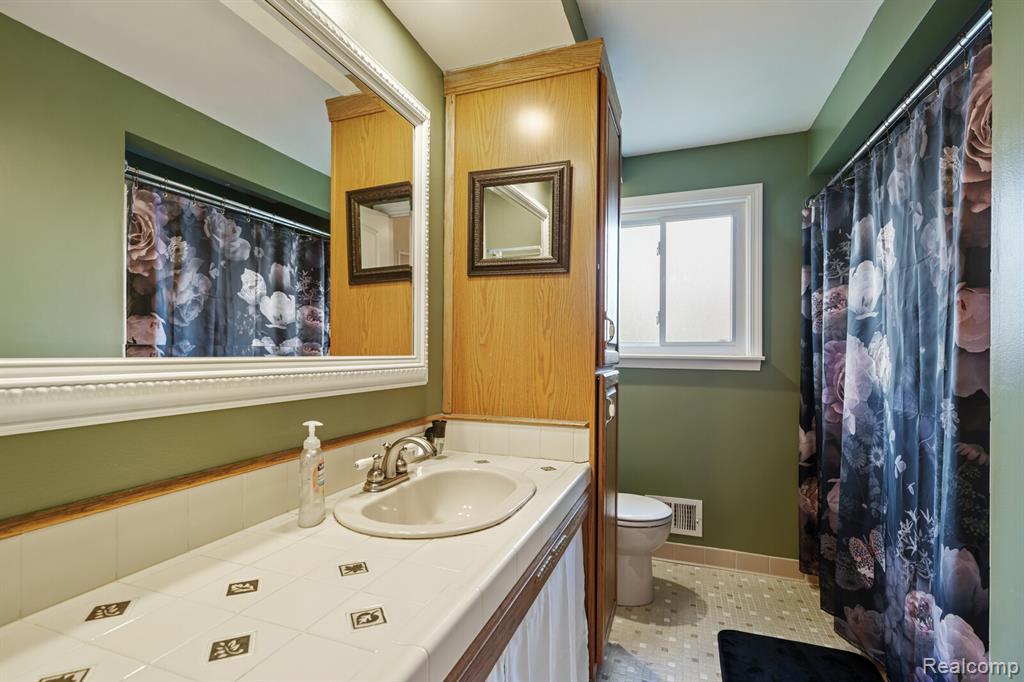 47470 Barbara Road Macomb, MI 48044 - Photo 18 of 31