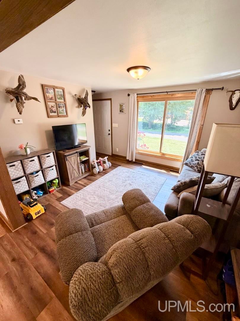 636 County Road Negaunee, MI 49866 - Photo 3 of 32 Gallery Image 3