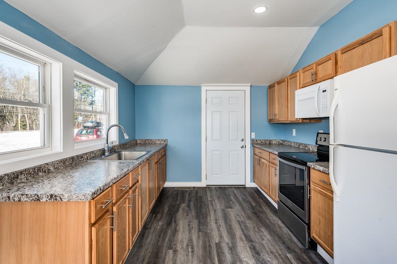 8 Phillips Lane Rochester, NH 03868 - Photo 4 of 19