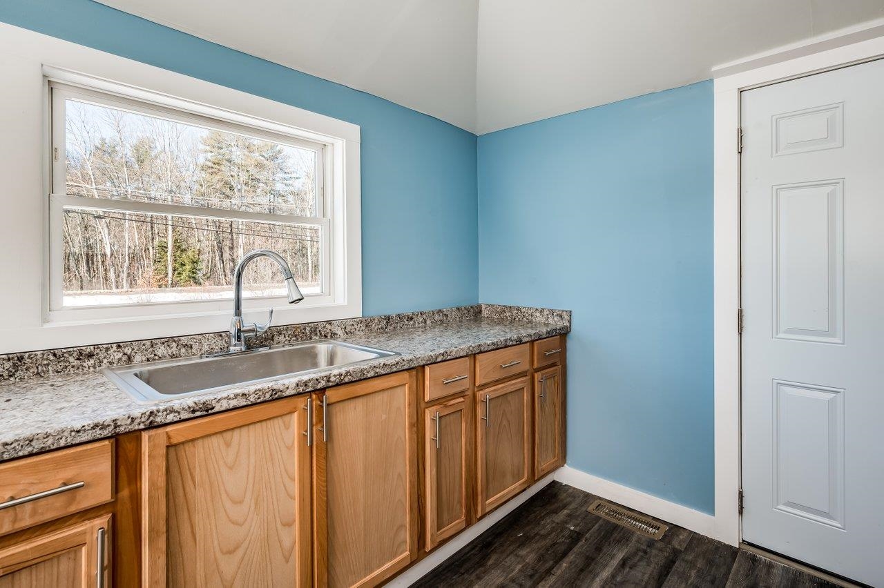 8 Phillips Lane Rochester, NH 03868 - Photo 6 of 19