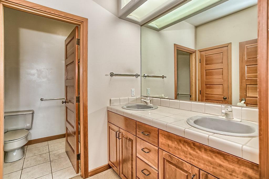 395 Ashland Loop Road Ashland, OR 97520 - Photo 32 of 35 Full bath with dual sinks on lower level