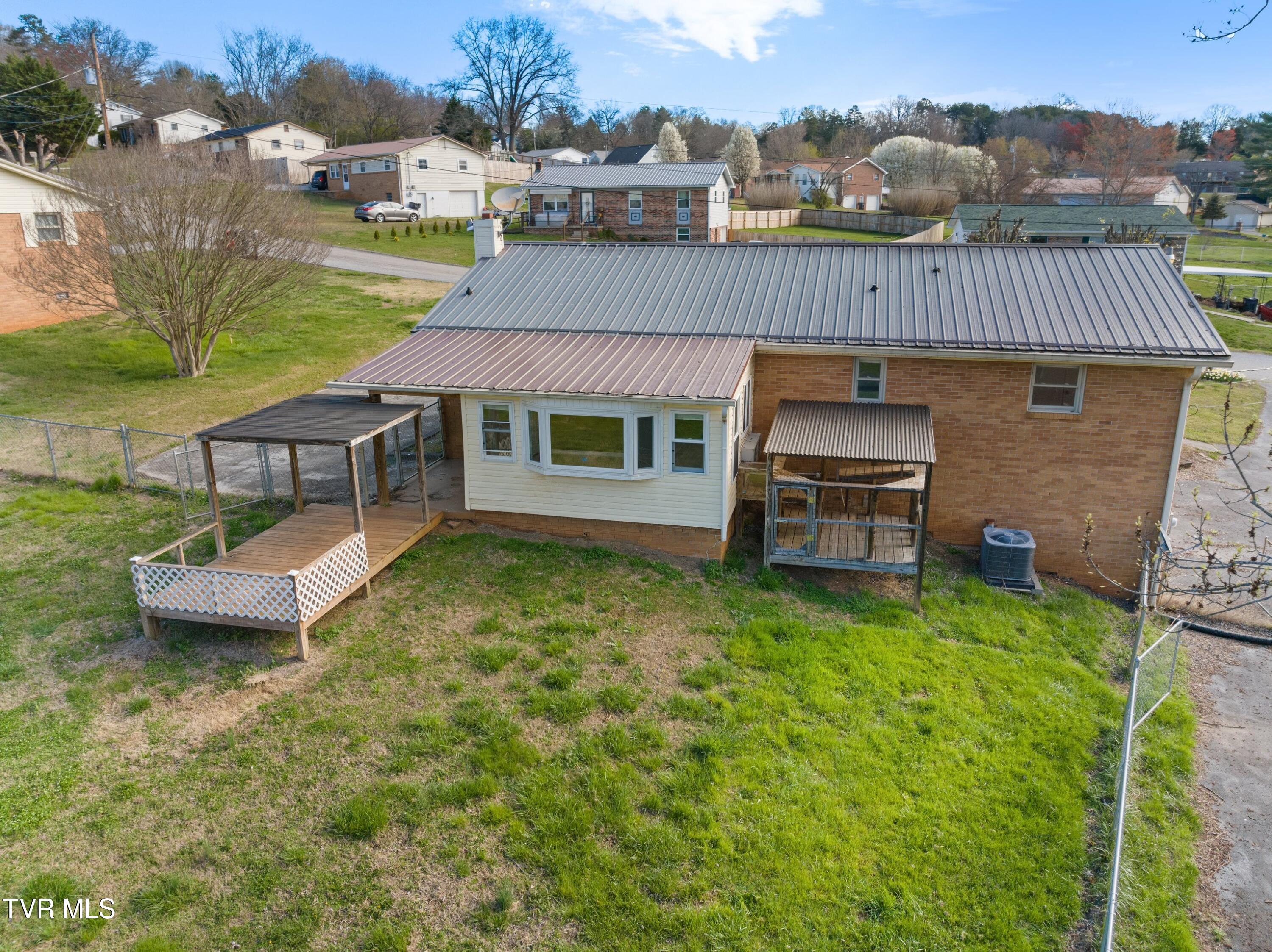 1973 Ivanhoe Road Morristown, TN 37814 - Photo 31 of 38 XJI_20240318101153_0105_D.jpg-SMALL