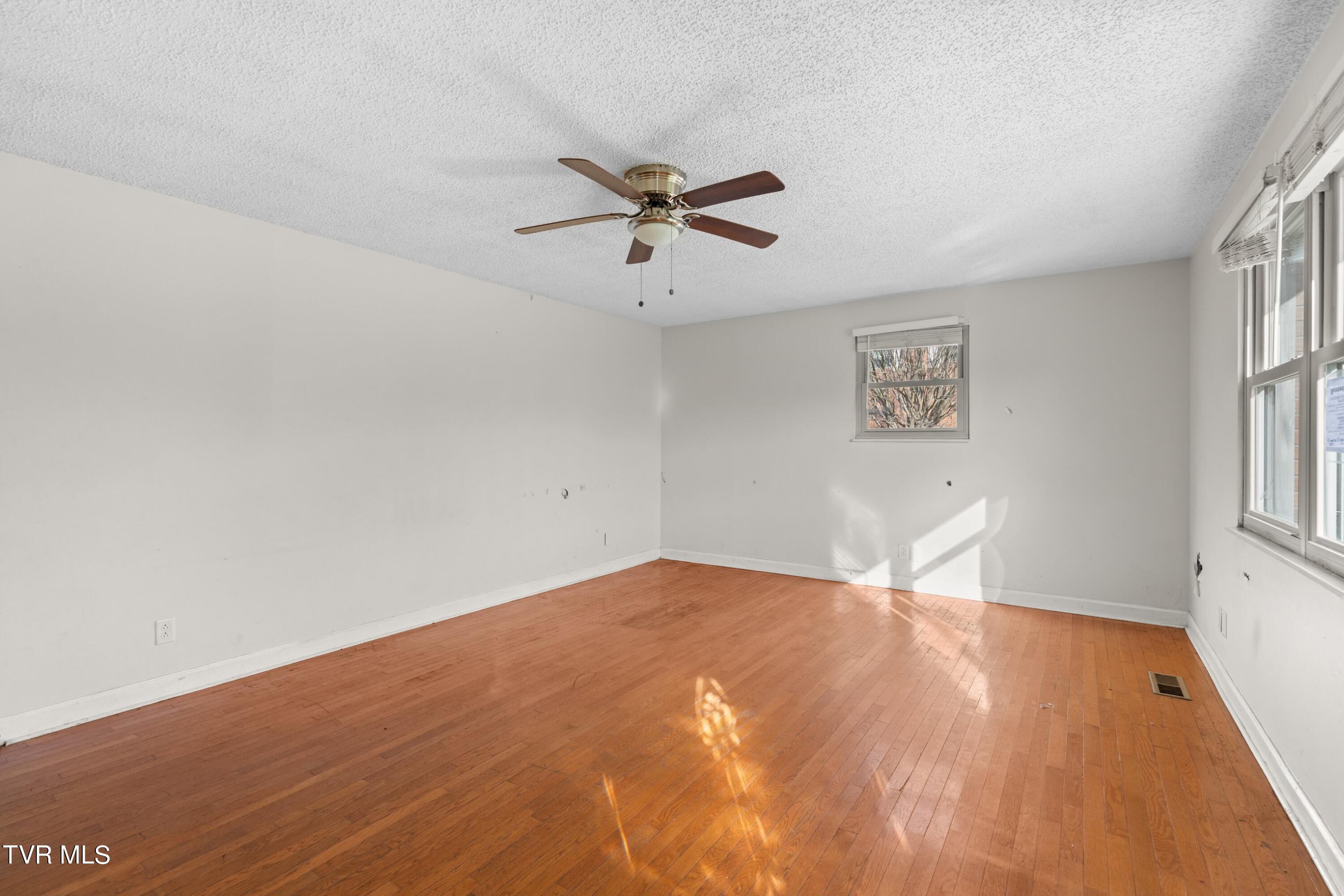 1973 Ivanhoe Road Morristown, TN 37814 - Photo 4 of 38 DL5A8981.jpg-SMALL