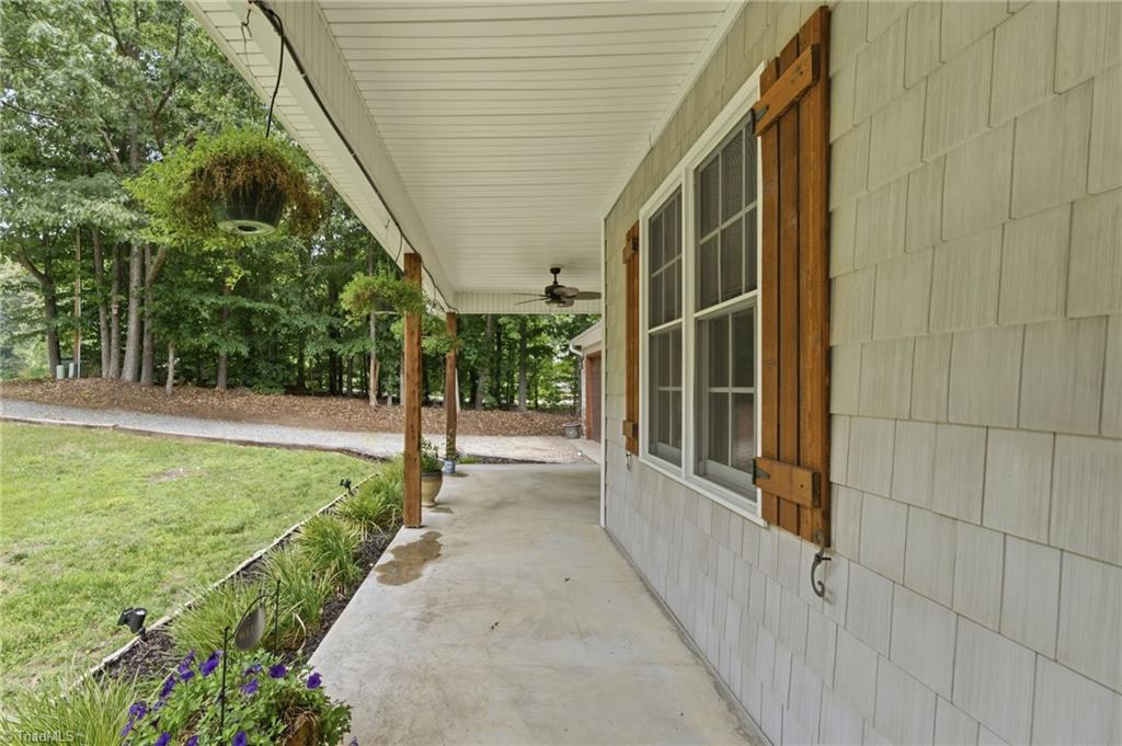 376 Staplewood Road Lexington, NC 27295 - Photo 5 of 50 covered front porch