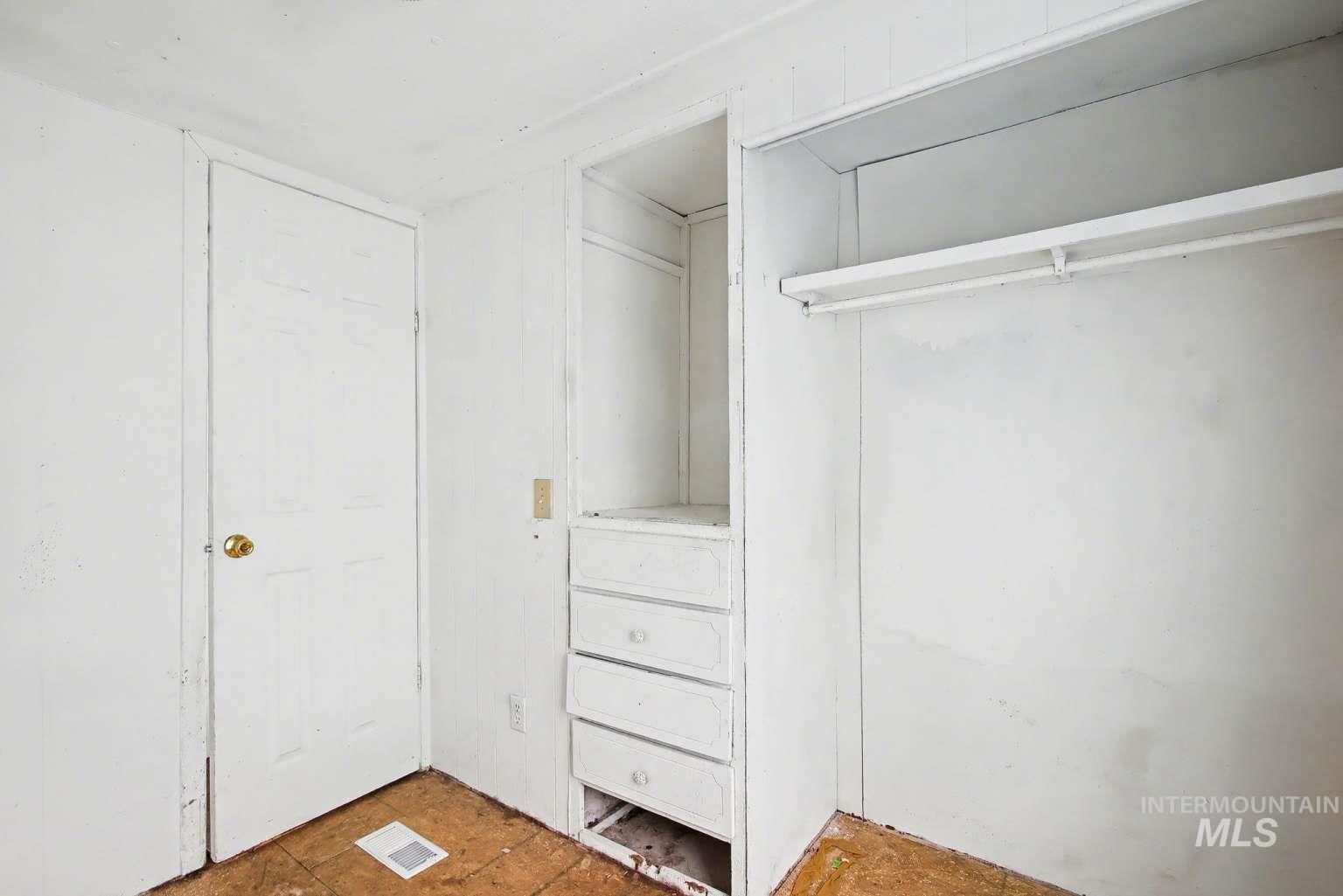 628 Burrell Avenue, Unit 5 Lewiston, ID 83501 - Photo 11 of 15 View of closet