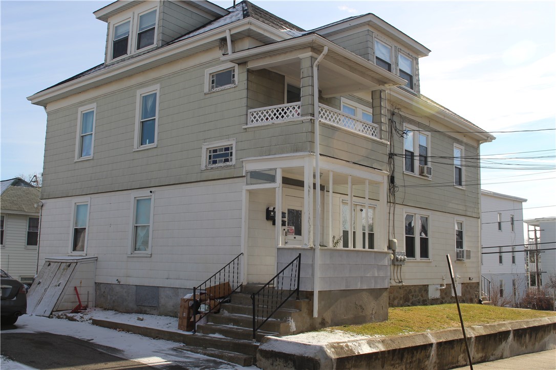 556 Elm Street Woonsocket, RI 02895 - Photo 2 of 40