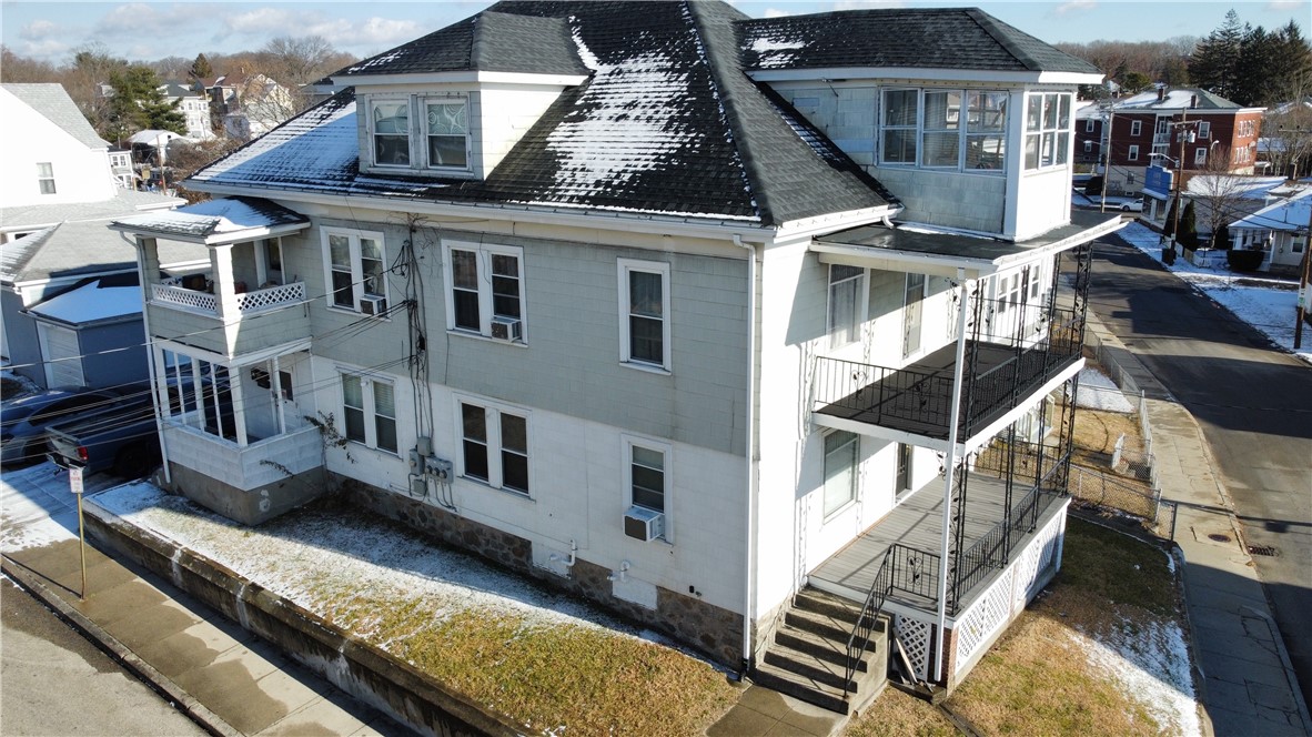 556 Elm Street Woonsocket, RI 02895 - Photo 3 of 40