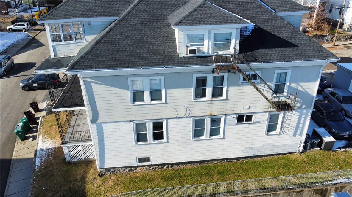 556 Elm Street Woonsocket, RI 02895 - Photo 5 of 40