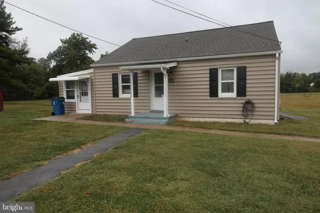 $1,600 | 52 North Main Street, Smithsburg, MD 21783