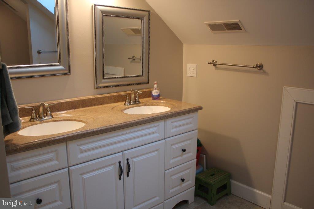 9301 Libertytown Road Berlin, MD 21811 - Photo 36 of 59 Second floor Bathroom