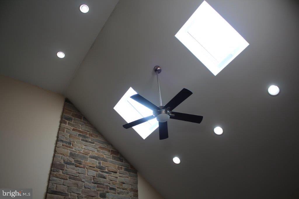 9301 Libertytown Road Berlin, MD 21811 - Photo 10 of 59 Great Room skylights and cathedral ceiling