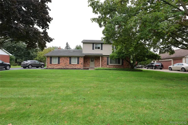 $3,400 | 2301 Walnut Lake Road, West Bloomfield, MI 48322
