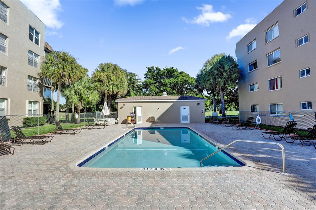 9470 Tangerine Place, Unit 404 Davie, FL 33324 - Photo 35 of 39 a view of a backyard